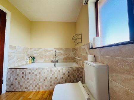 10 coolafinny road bathroom.jpg