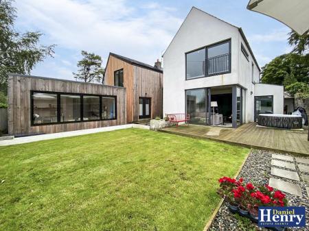 Bayview Lodge, 2 Clooney Road-5.jpg