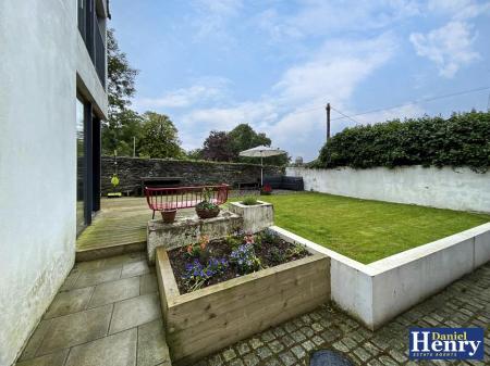 Bayview Lodge, 2 Clooney Road-6.jpg