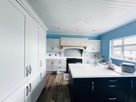 74 WOODEND ROAD KITCHEN.JPG