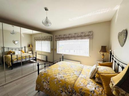 74 WOODEND ROAD BED 2.JPG