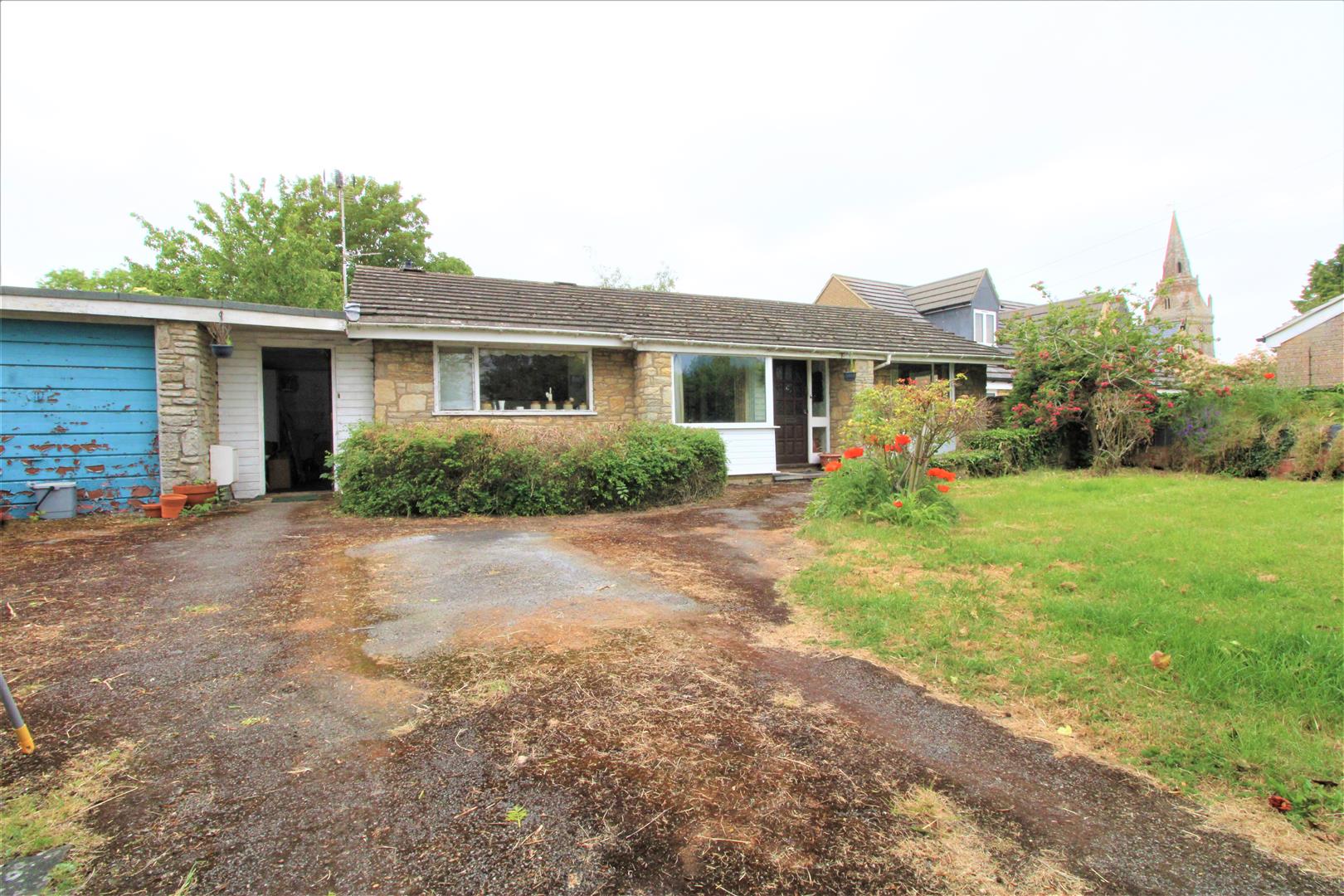 2 bedroom Detached Bungalow for sale in Northampton