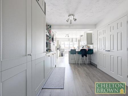 Kitchen & Breakfast