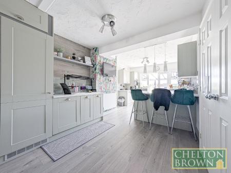 Kitchen & Breakfast