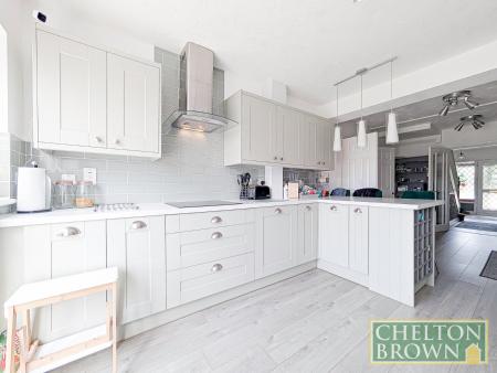 Kitchen & Breakfast