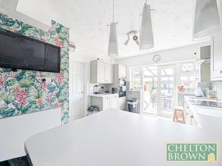Kitchen & Breakfast