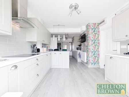 Kitchen & Breakfast