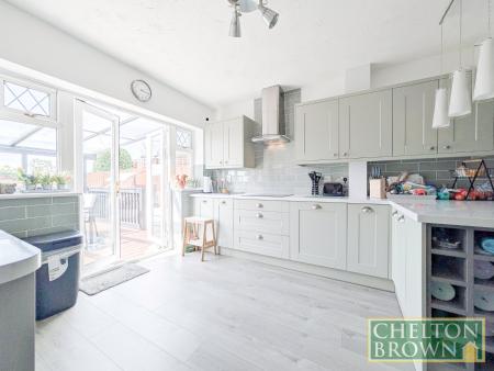 Kitchen & Breakfast