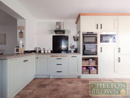 Kitchen & Breakfast
