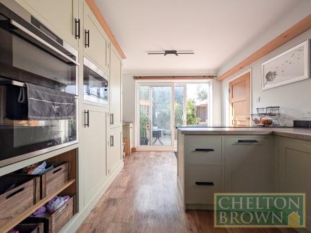 Kitchen & Breakfast