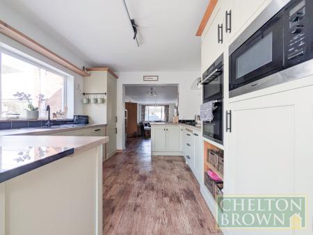 Kitchen & Breakfast