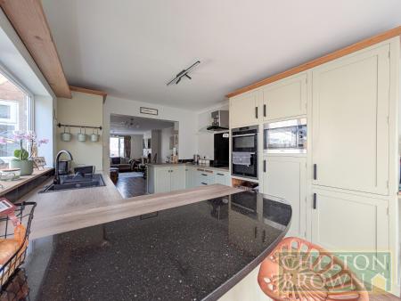 Kitchen & Breakfast