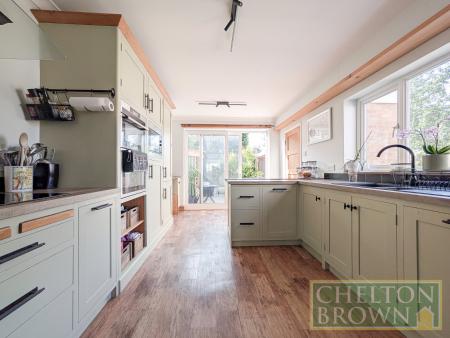 Kitchen & Breakfast