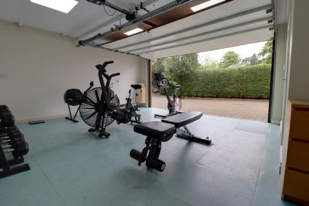 Double Garage/Gym