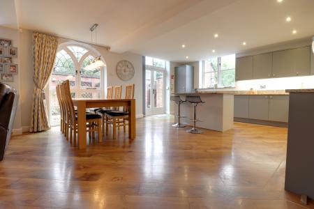 Open Plan Lounge/Dining Kitchen