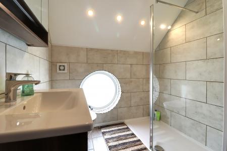 En-Suite Shower Room (Bedroom One)