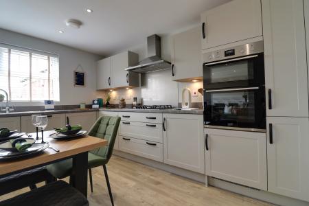 Kitchen/ Dining Room