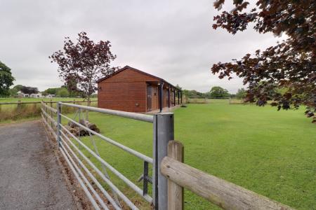 Three Horse Stable Block