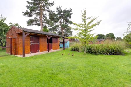 Two Hors Stable Block