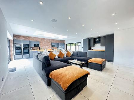 Open Plan Kitchen/Family Room