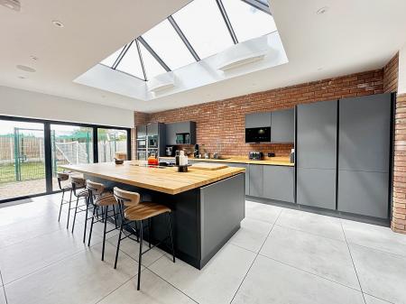 Open Plan Kitchen/Family Room