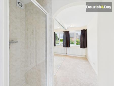 Ensuite/Dressing Room