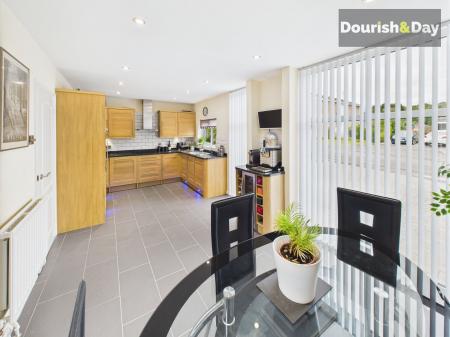 Kitchen / dINER