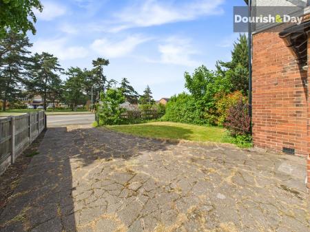 Front Garden / Driveway