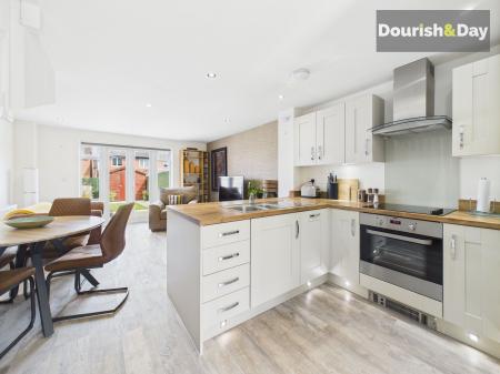 Open Kitchen / Living Diner