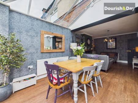 Open Plan Kitchen / Living Diner