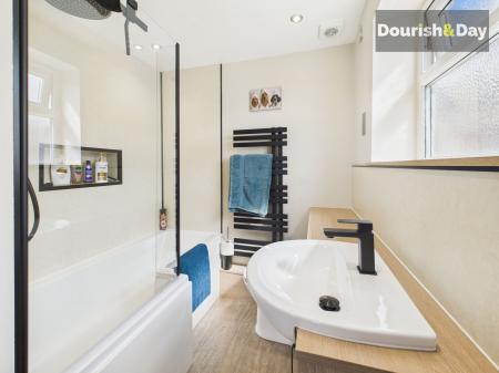 En-Suite Bathroom