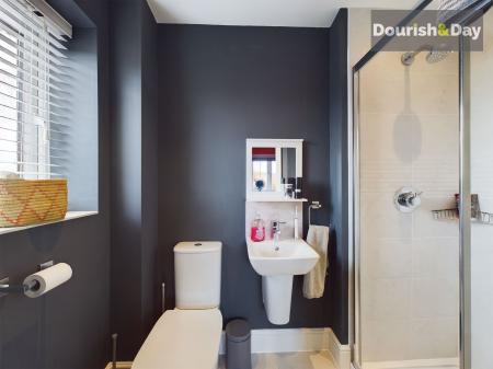 Bedroom 2 En-Suite