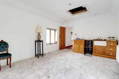 Dining Room/Bedroom 4