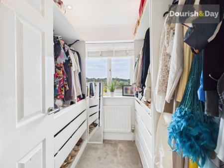 Bedroom 4/Walk In Wardrobe