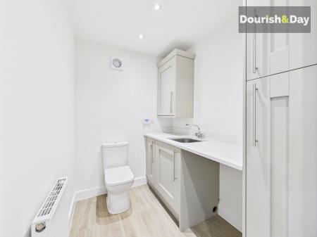 Utility/Guest WC