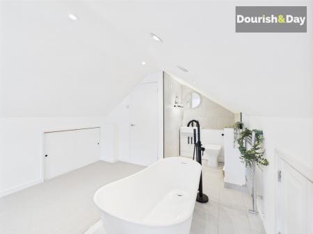 En-Suite Bathroom