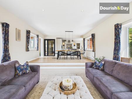 Open Plan Lounge/Dining & Kitchen