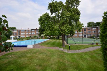 Communal Swimming Pool & Tennis Court