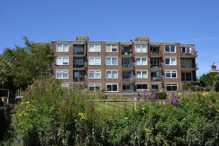 Kingfisher Lodge, Strawberry Hill Riverside