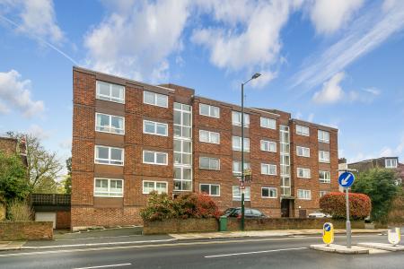 Kingfisher Lodge, Strawberry Hill Riverside