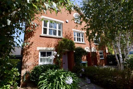 Pemberton Terrace, East Molesey - Summer