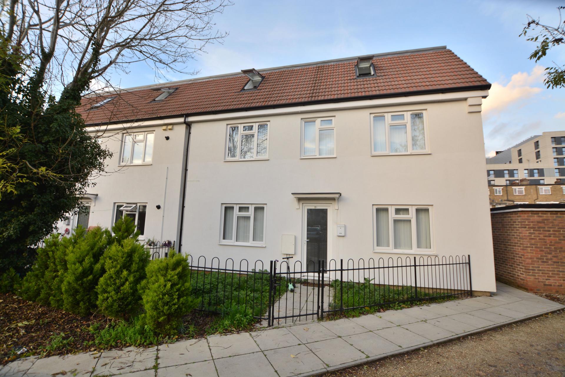 3 bedroom Flat for sale in Slough