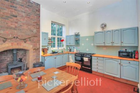 Living Kitchen/Dining Room