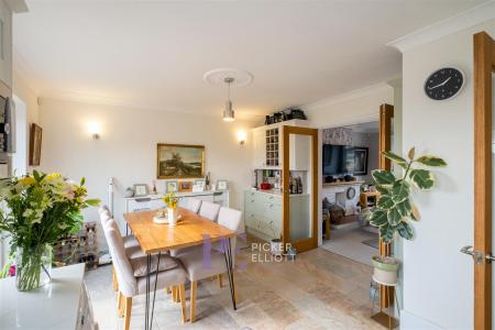 Re Fitted Kitchen/Dinning Room