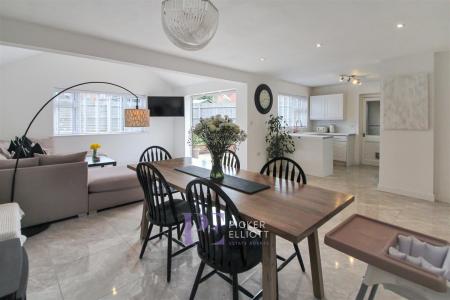 Living Kitchen/Dining Room