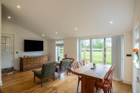 Living Kitchen/Dining Room