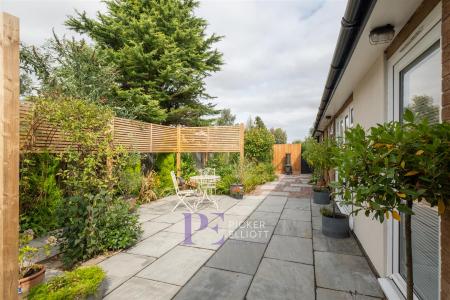 Beautiful Landscaped Side Garden Area