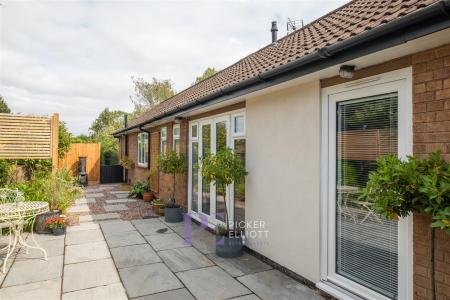 Beautiful Landscaped Side Garden Area