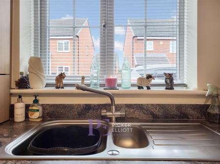 Breakfast/Kitchen Area