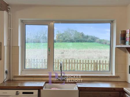 Kitchen/Dining Area